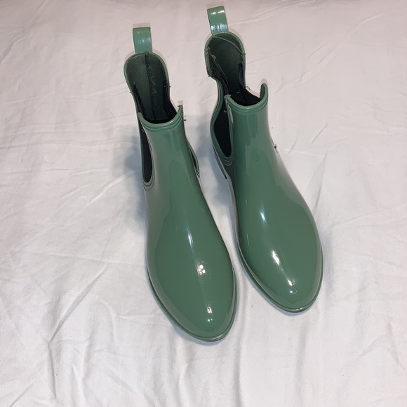 Short Green Rain Boots - Picture 3 of 6